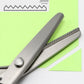 ✂️ מספריים רב‑תכליתיים עם שיניים משוננות – חותכות מספר שכבות בד, יוצרות תבנית זיגזג. פלדת אל‑חלד, אחיזה נוחה – מושלמים לקווילטינג ולתפירה! 🧵💪